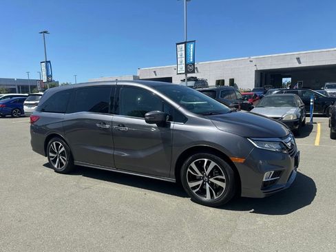 Used 2019 Honda Odyssey Elite image 2