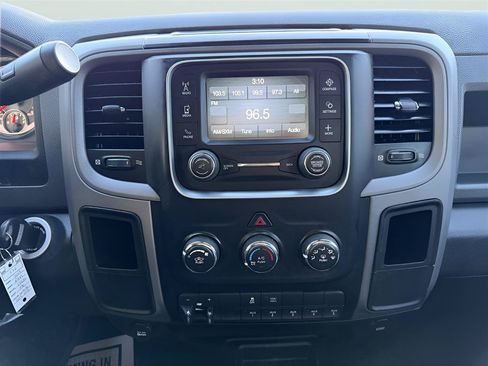 Used 2015 RAM 2500 Tradesman w/ Chrome Appearance Group AWD/4WD image 16