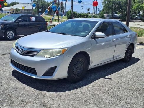 Used 2012 Toyota Camry FWD image 3