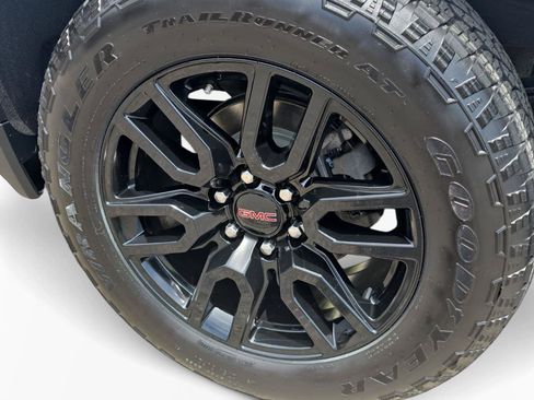 Used 2023 GMC Sierra 1500 Elevation w/ Preferred Package AWD/4WD image 9