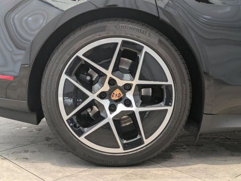 Used 2025 Porsche Taycan image 10