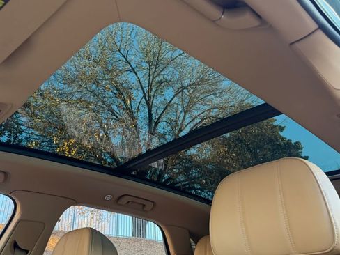 Certified 2017 Bentley Bentayga image 24