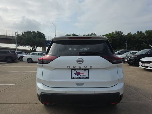 Used 2025 Nissan Rogue SV FWD image 5