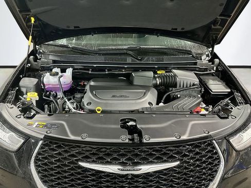 New 2026 Chrysler Pacifica Limited AWD/4WD image 34