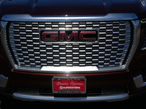 Used 2022 GMC Yukon XL Denali AWD/4WD image 8