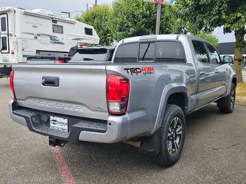 Used 2016 Toyota Tacoma TRD Sport w/ Premium & Technology Package AWD/4WD image 4