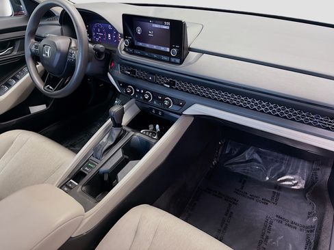 Used 2025 Honda Accord SE image 12