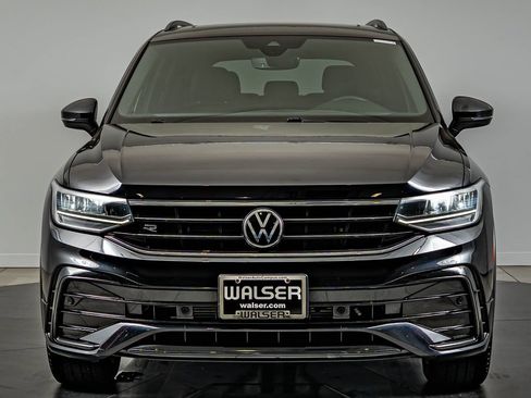 Used 2023 Volkswagen Tiguan SE R-Line FWD image 2