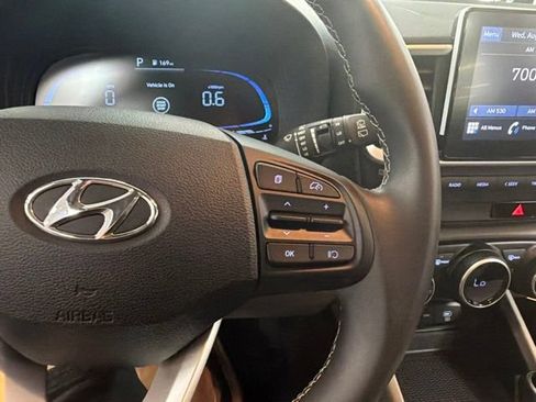 Used 2025 Hyundai Venue SEL FWD image 23