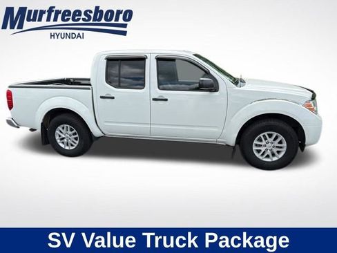 Used 2017 Nissan Frontier SV w/ SV Value Truck Package RWD image 5
