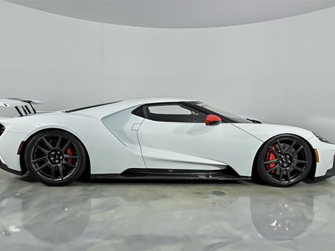 Used 2020 Ford GT Carbon Series RWD image 16