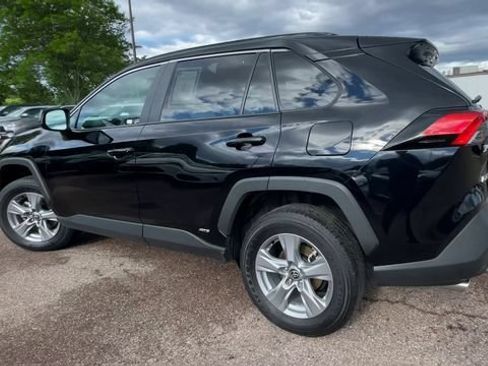 Used 2025 Toyota RAV4 LE AWD/4WD image 4