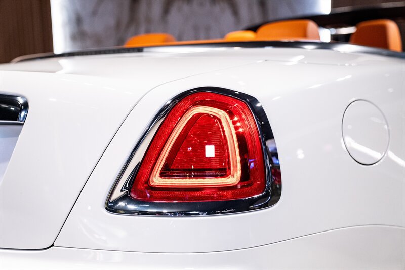 Used 2021 Rolls-Royce Dawn RWD image 24