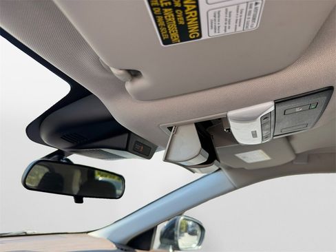 Used 2022 Nissan Rogue SV image 27