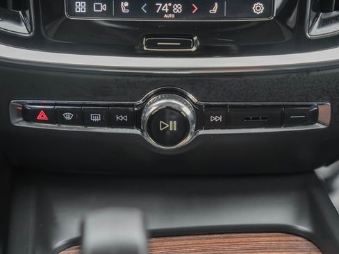 Used 2025 Volvo V60 B5 Cross Country Plus image 24