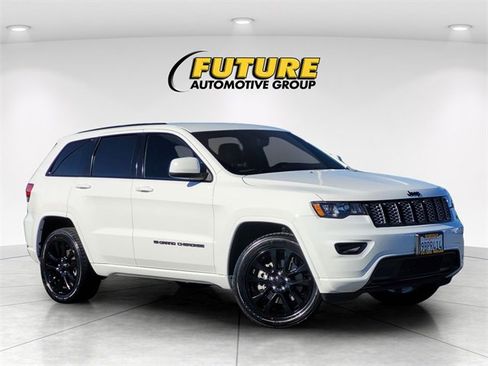 Used 2022 Jeep Grand Cherokee Laredo X image 1