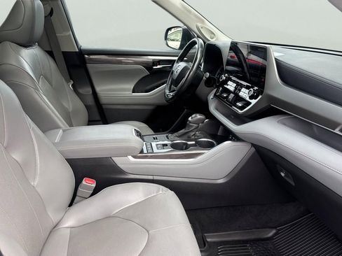 Used 2022 Toyota Highlander Limited image 21