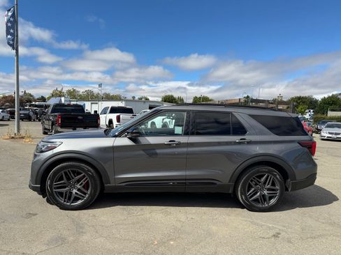 Used 2025 Ford Explorer ST AWD/4WD image 2