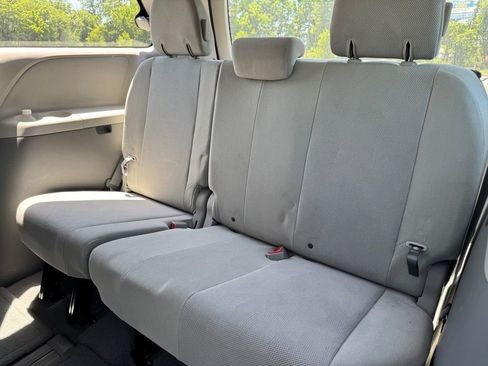 Used 2011 Toyota Sienna FWD image 7
