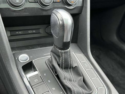 Used 2021 Volkswagen Tiguan SE w/ Panoramic Sunroof Package image 21