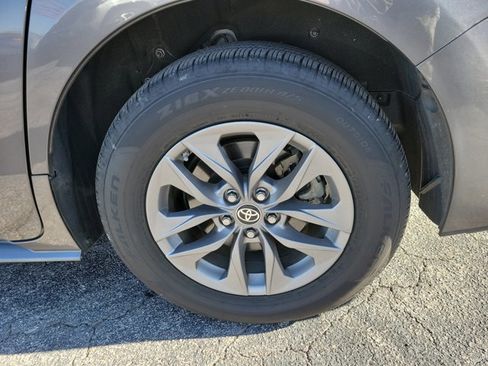 Used 2024 Toyota Sienna XLE image 29