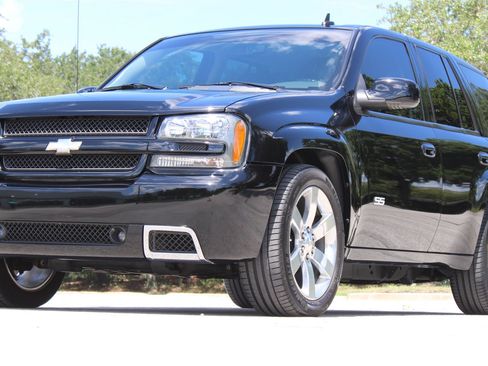 Used 2006 Chevrolet TrailBlazer LT w/ SS Package RWD image 3