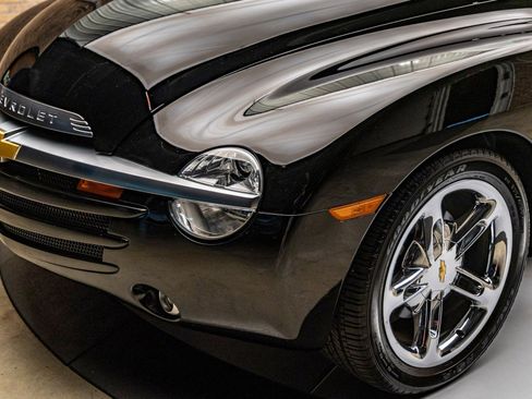 Used 2005 Chevrolet SSR w/ Preferred Equipment Group image 22