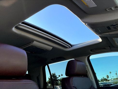 Used 2019 Chevrolet Tahoe Premier AWD/4WD image 16