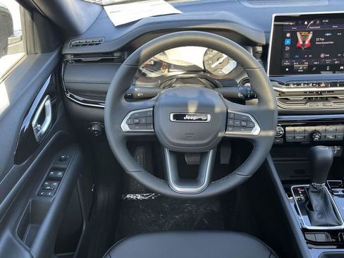 New 2026 Jeep Compass Latitude image 15