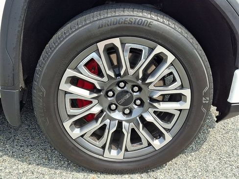 Used 2024 GMC Sierra 1500 Denali Ultimate AWD/4WD image 8