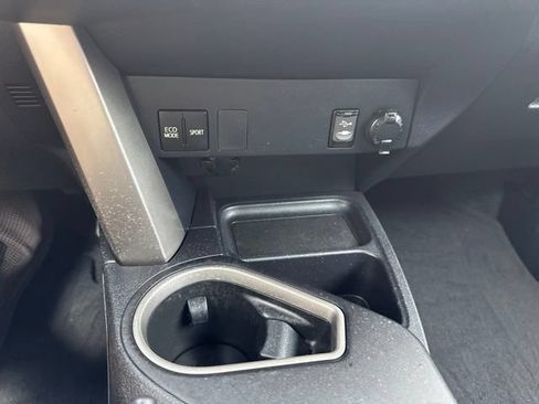 Used 2017 Toyota RAV4 LE FWD image 21