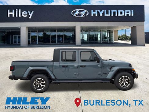 Used 2024 Jeep Gladiator Sport AWD/4WD image 3