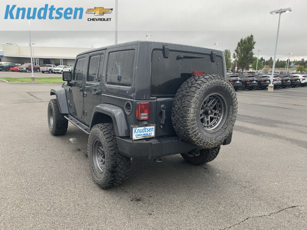 Used 2016 Jeep Wrangler Unlimited Sahara w/ Max Tow Package AWD/4WD image 5