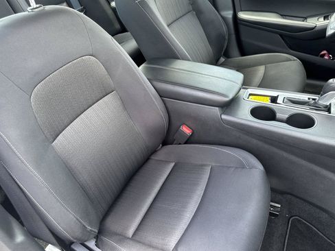 Used 2025 Nissan Altima 2.5 SV FWD image 34