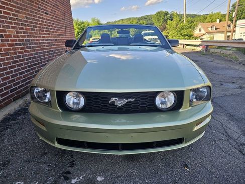 Used 2006 Ford Mustang GT RWD image 3