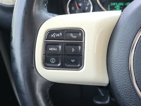 Used 2017 Jeep Wrangler Unlimited Rubicon w/ Connectivity Group AWD/4WD image 15