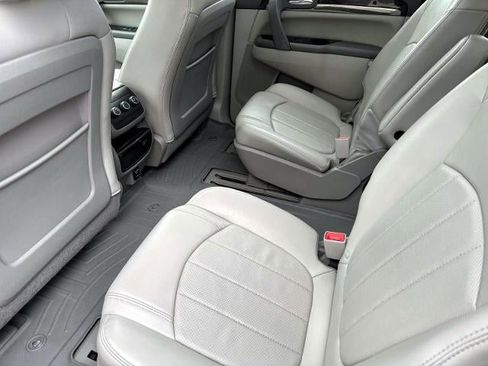 Used 2015 Buick Enclave Leather FWD image 12