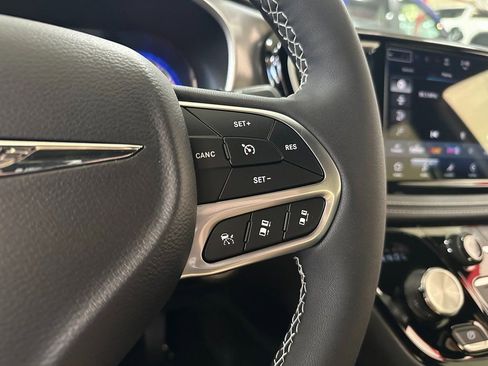 New 2026 Chrysler Pacifica Select image 18