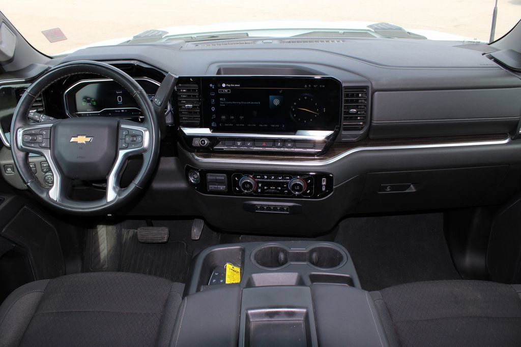 Used 2025 Chevrolet Silverado 3500 LT w/ Convenience Package AWD/4WD image 8