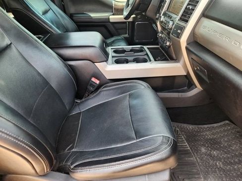 Used 2019 Ford F250 Lariat w/ Lariat Ultimate Package AWD/4WD image 12