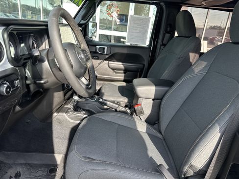 Used 2024 Jeep Wrangler Sport S image 11