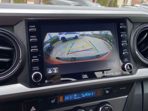 Used 2021 Toyota Tacoma Limited image 19