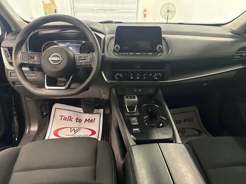 Used 2024 Nissan Rogue S FWD image 14