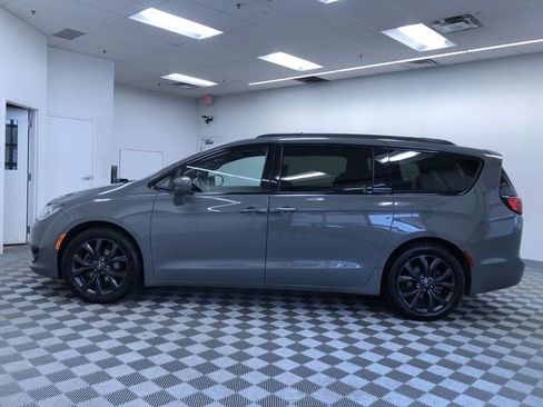 Used 2020 Chrysler Pacifica Touring-L Plus image 12