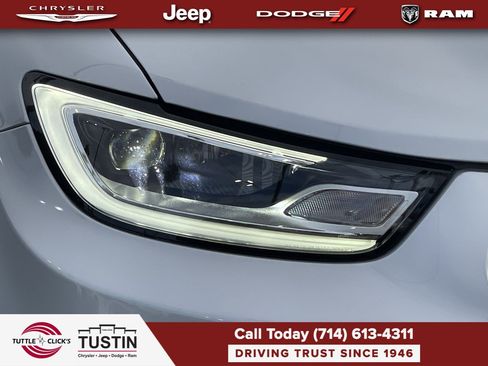 New 2026 Chrysler Pacifica Limited w/ Uconnect Theater Family Group FWD image 7