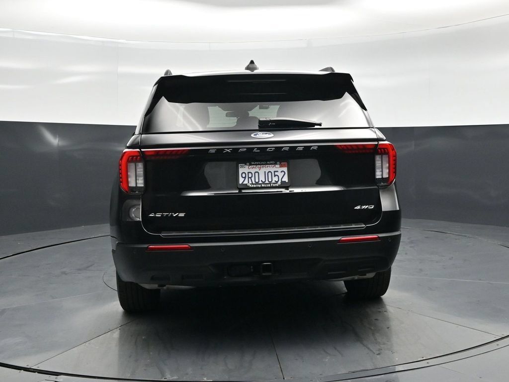 Used 2025 Ford Explorer Active AWD/4WD image 28