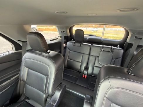 Used 2023 Ford Explorer Limited image 10