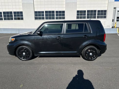 Used 2010 Scion xB FWD image 3
