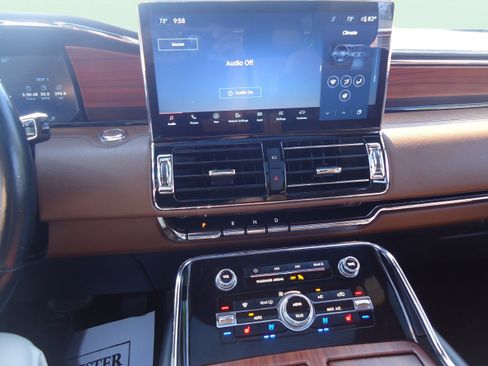 Certified 2024 Lincoln Navigator L Reserve AWD/4WD image 15