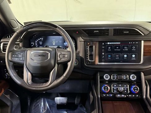 Used 2024 GMC Yukon Denali Ultimate AWD/4WD image 27